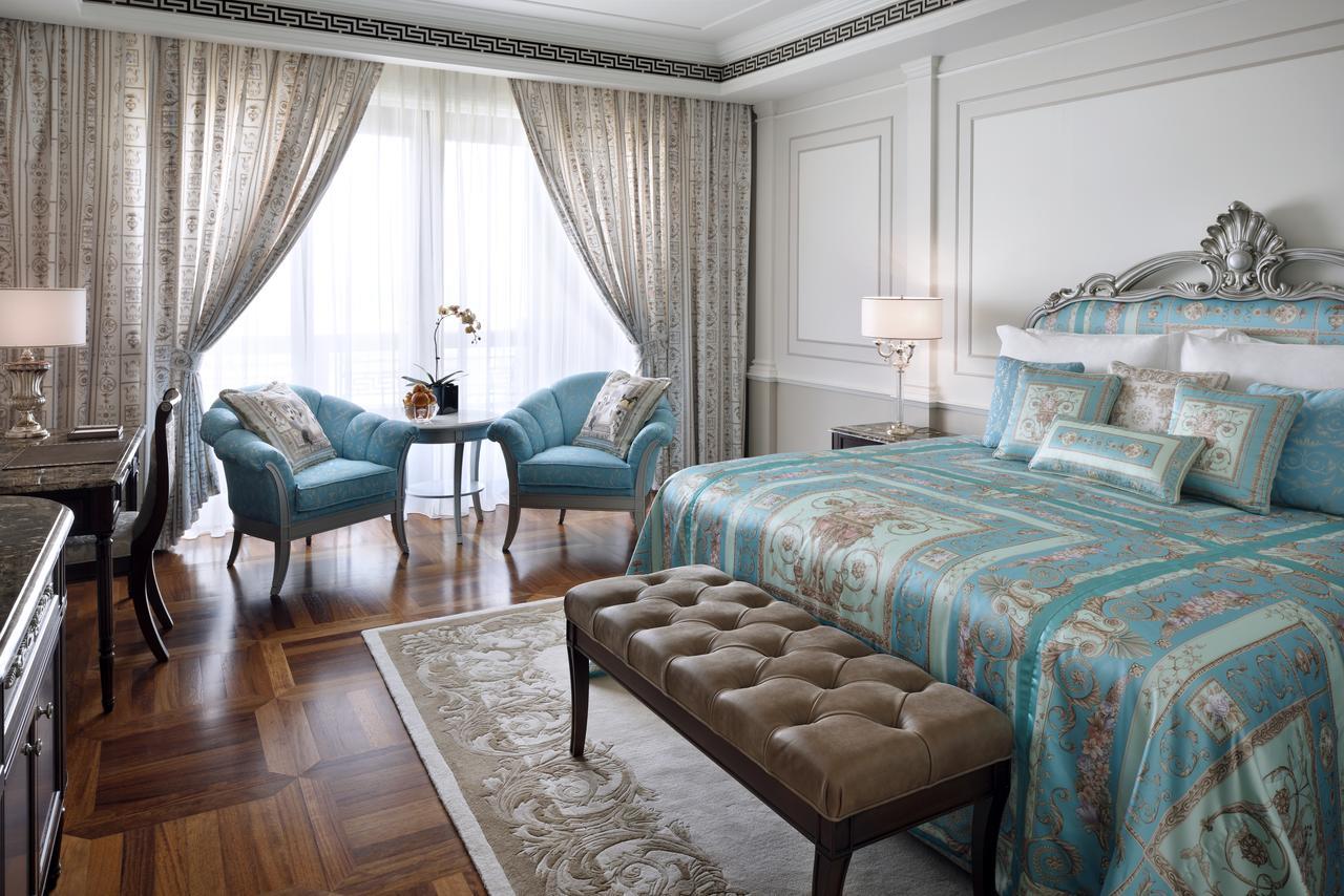 Habitación Premier Versace con vistas al arroyo y cena de gala de Nochevieja