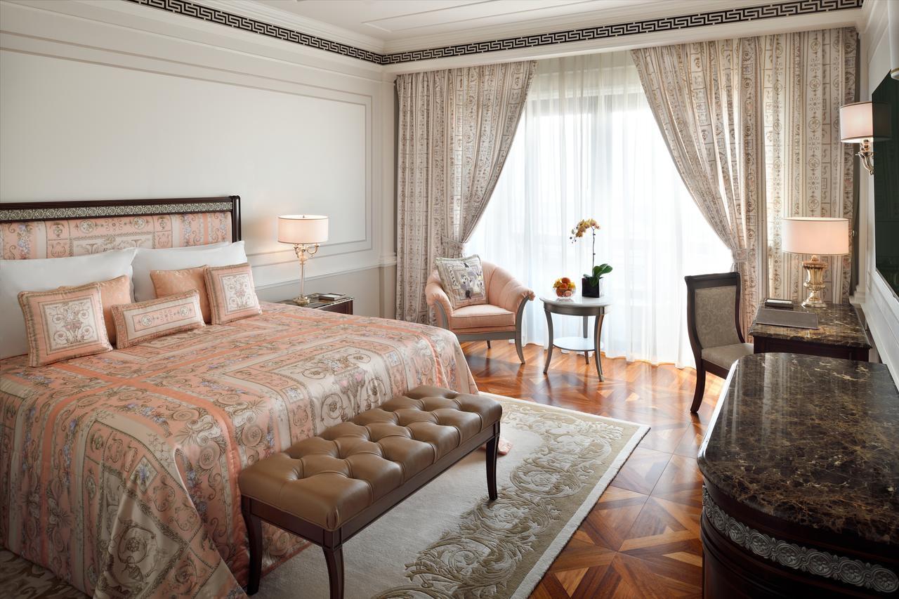 Habitación Deluxe Versace con vistas a la ciudad y cena de gala de Nochevieja